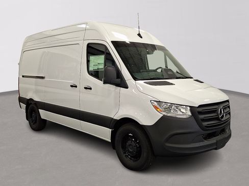 Used 2025 Mercedes-Benz Sprinter 2500 image 3