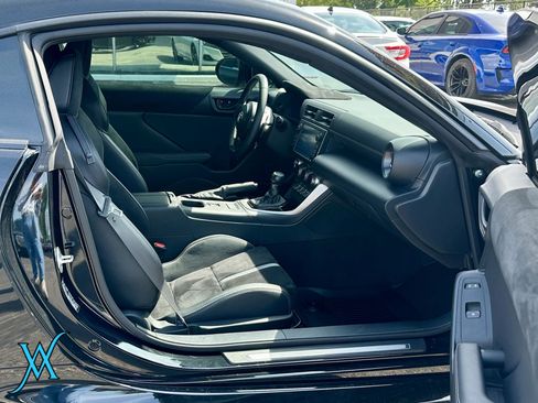Used 2025 Toyota GR86 Premium w/ ALL Weather Mat Package (TMS) RWD image 17