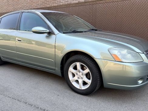 Used 2005 Nissan Altima 2.5 S w/ (F01) Convenience Pkg FWD image 3