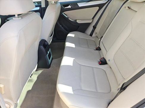 Used 2017 Volkswagen Jetta S image 9