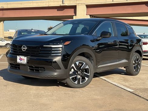 Used 2025 Nissan Kicks SV image 2