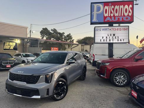 Used 2024 Kia Sorento S image 1