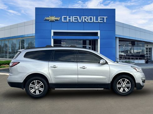 Certified 2017 Chevrolet Traverse LT w/ LPO, 'HIT The Road' Package image 7