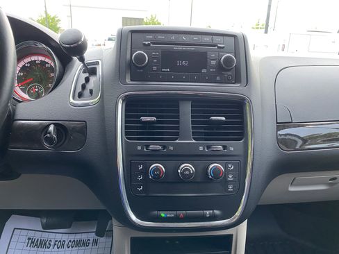 Used 2016 Dodge Grand Caravan American Value Package w/ UConnect Hands-Free Group FWD image 25