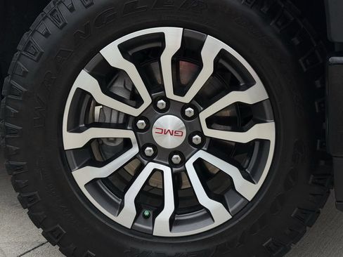 Used 2021 GMC Sierra 1500 AT4 w/ AT4 Premium Package AWD/4WD image 9