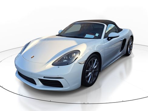 Used 2017 Porsche 718 Boxster image 3