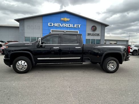 Used 2024 Chevrolet Silverado 3500 High Country w/ High Country Premium Package image 4