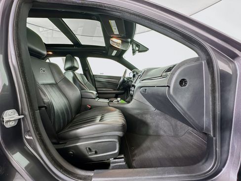 Used 2022 Chrysler 300 S RWD image 32