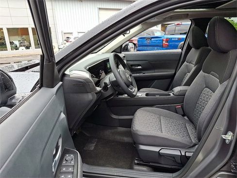 New 2025 Nissan Kicks SV w/ SV Premium Package image 5