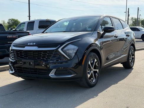 Used 2023 Kia Sportage EX image 2