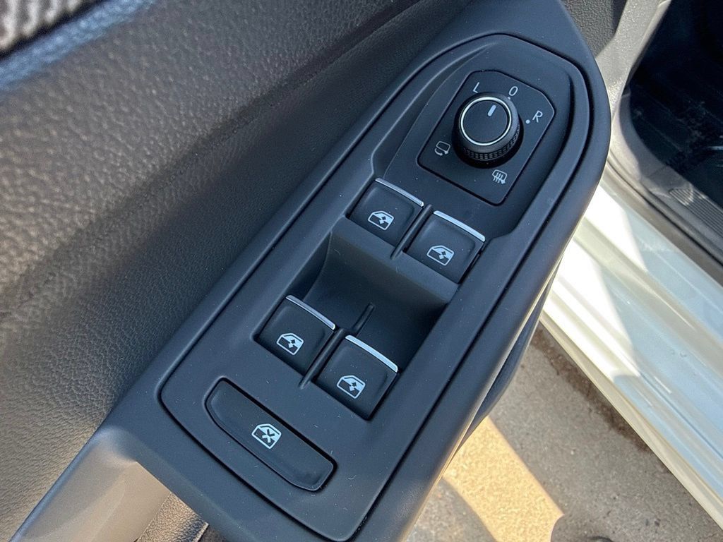 Certified 2026 Volkswagen Golf AWD/4WD image 12
