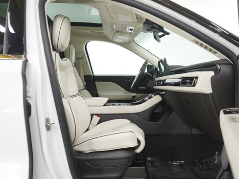 Used 2024 Lincoln Aviator Black Label image 10