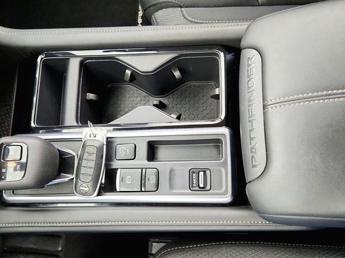 Used 2025 Nissan Pathfinder SV FWD image 37