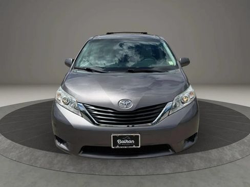 Used 2011 Toyota Sienna LE FWD image 12