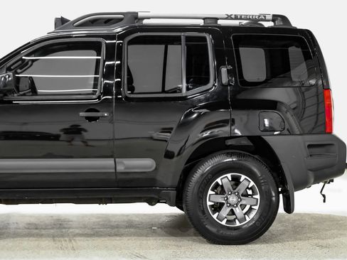 Used 2015 Nissan Xterra PRO-4X AWD/4WD image 9
