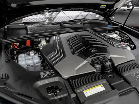 Used 2025 Lamborghini Urus SE image 52