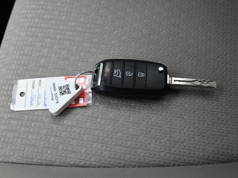Used 2018 Kia Sedona L FWD image 26