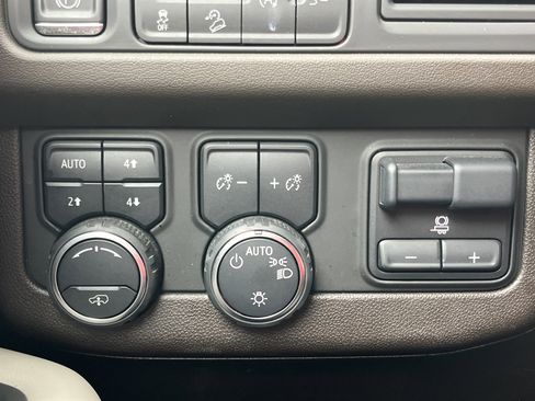 Used 2021 Chevrolet Tahoe Z71 w/ Z71 Off-Road Package image 14