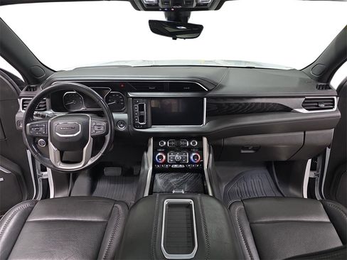 Used 2021 GMC Yukon Denali w/ Denali Premium Package image 9
