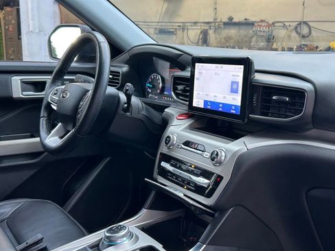 Used 2022 Ford Explorer XLT w/ Equipment Group 202A image 25