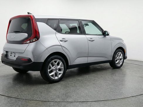 Used 2025 Kia Soul LX w/ LX Technology Package FWD image 9