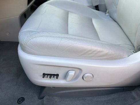 Used 2016 Toyota Sienna XLE w/ XLE Navigation Package FWD image 13