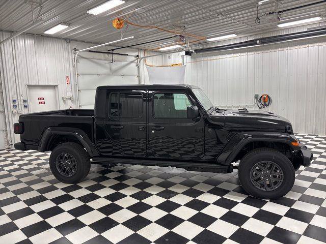 New 2026 Jeep Gladiator Sport AWD/4WD image 3