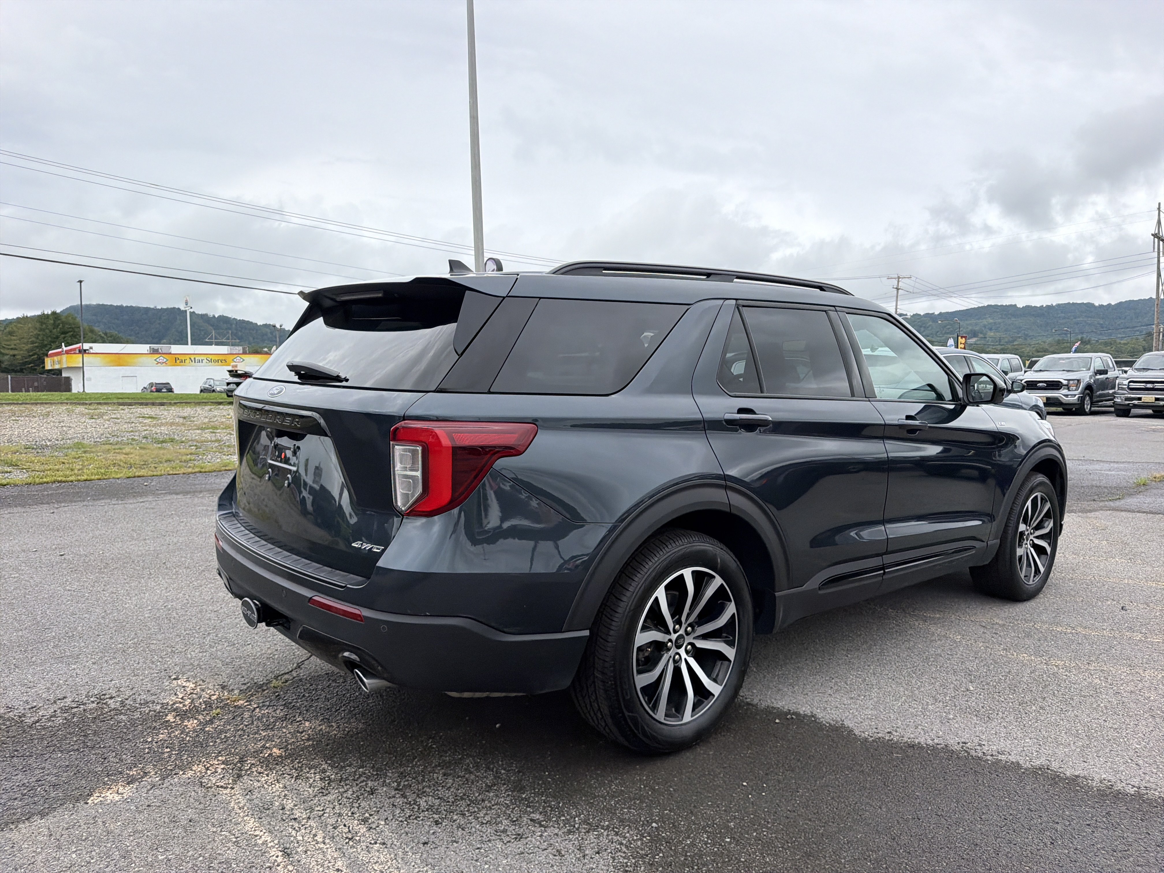 Used 2023 Ford Explorer ST-Line w/ Class IV Trailer Tow Package AWD/4WD image 4