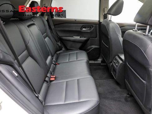 Used 2022 Nissan Rogue SV w/ SV Premium Package image 39