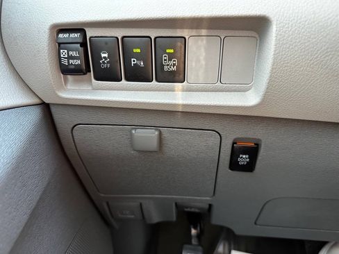 Used 2017 Toyota Sienna XLE Premium FWD image 21