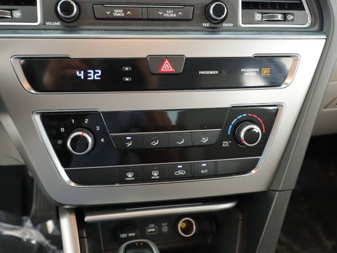 Used 2015 Hyundai Sonata SE w/ Option Group 09 image 14