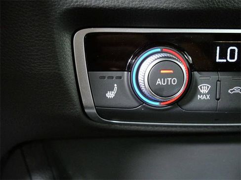 Used 2022 Audi Q3 2.0T Premium Plus w/ Premium Plus Package image 25