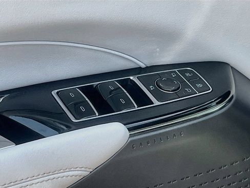 Used 2025 Cadillac Lyriq Sport AWD/4WD image 18