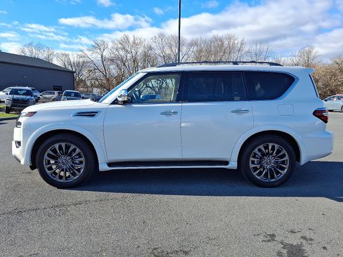 Certified 2024 Nissan Armada Platinum w/ Captain's Chairs Package image 5