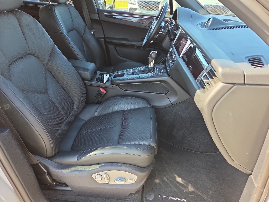 Used 2021 Porsche Macan AWD/4WD image 36
