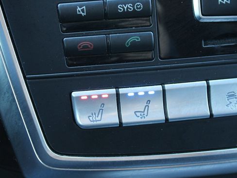 Used 2015 Mercedes-Benz GL 63 AMG 4MATIC image 33