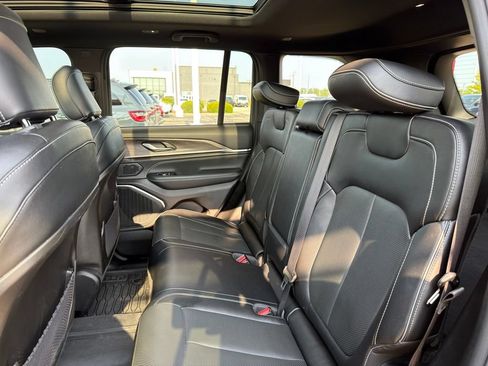 Used 2023 Jeep Grand Cherokee Overland AWD/4WD image 29