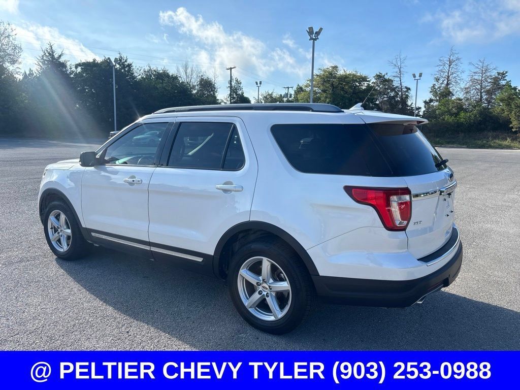 Used 2018 Ford Explorer XLT w/ Equipment Group 202A FWD image 5