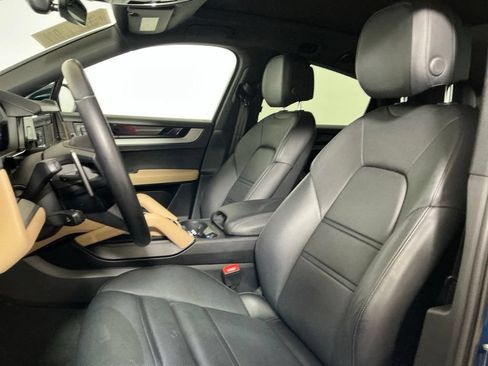 Used 2024 Porsche Cayenne Coupe AWD/4WD image 22