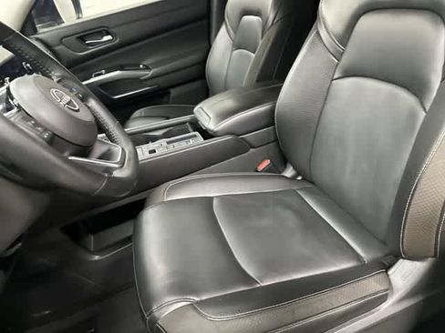 Used 2023 Nissan Pathfinder SL FWD image 10
