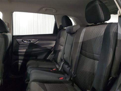 Used 2019 Nissan Rogue SV w/ Premium Package image 13