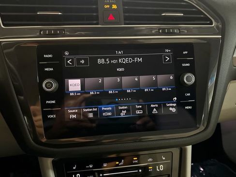 Used 2023 Volkswagen Tiguan SE FWD image 13