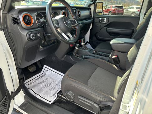Used 2023 Jeep Gladiator Mojave w/ LED Lighting Group image 13