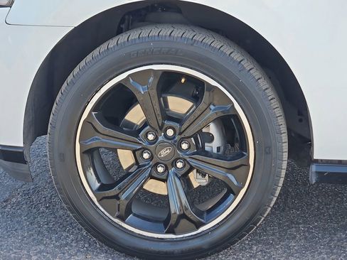 Used 2023 Ford Expedition Limited image 9