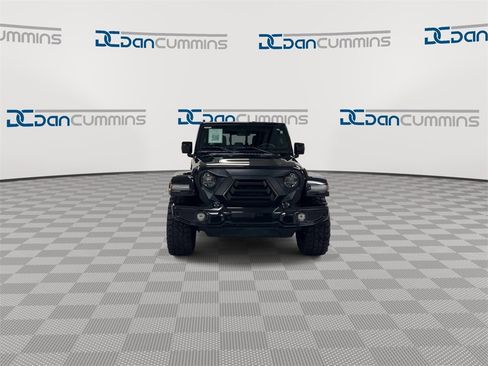 Used 2021 Jeep Gladiator Overland image 3