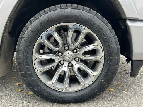 Used 2022 RAM 1500 Laramie w/ Sport Appearance Package image 9