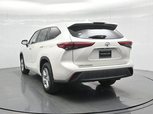 Used 2021 Toyota Highlander LE image 29