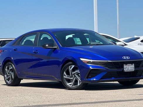Used 2025 Hyundai Elantra Sport w/ Cargo Package FWD image 2