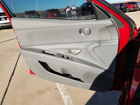 Used 2025 Hyundai Elantra Sport image 13