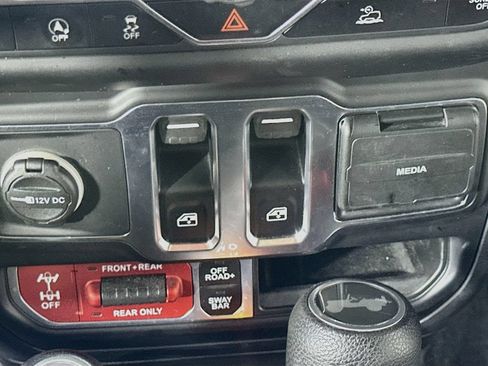 Used 2021 Jeep Wrangler Rubicon AWD/4WD image 29